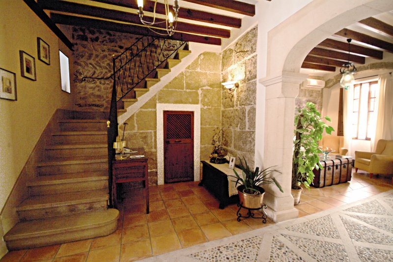 CAN SIMO Petit Hotel dInterior