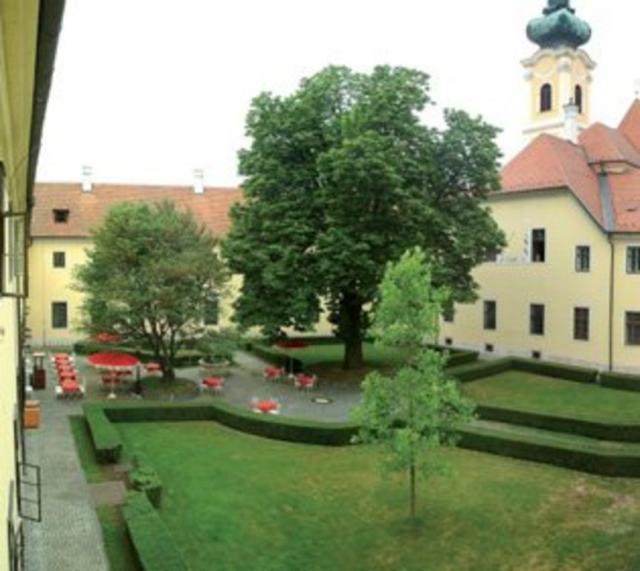 Klastrom
