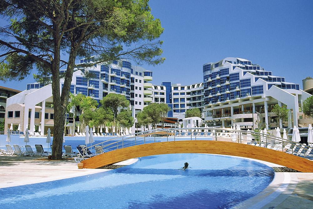 Cornelia De Luxe Resort