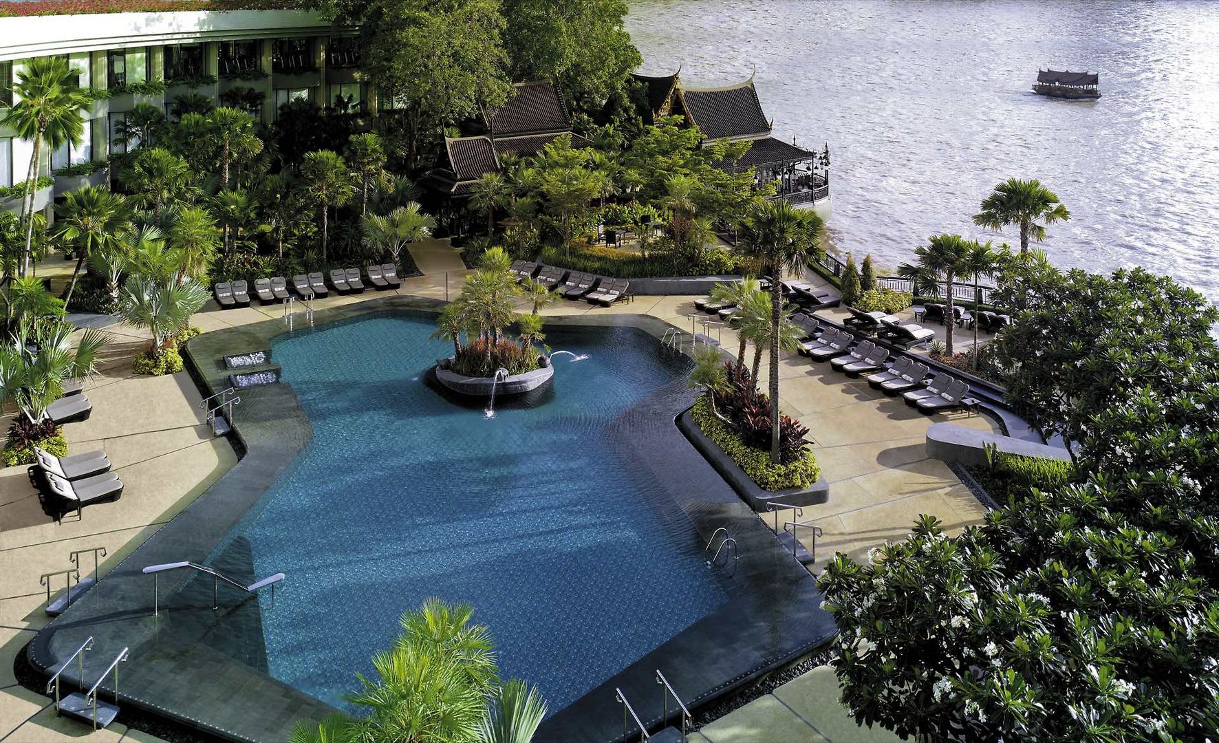 Shangri-La Hotel