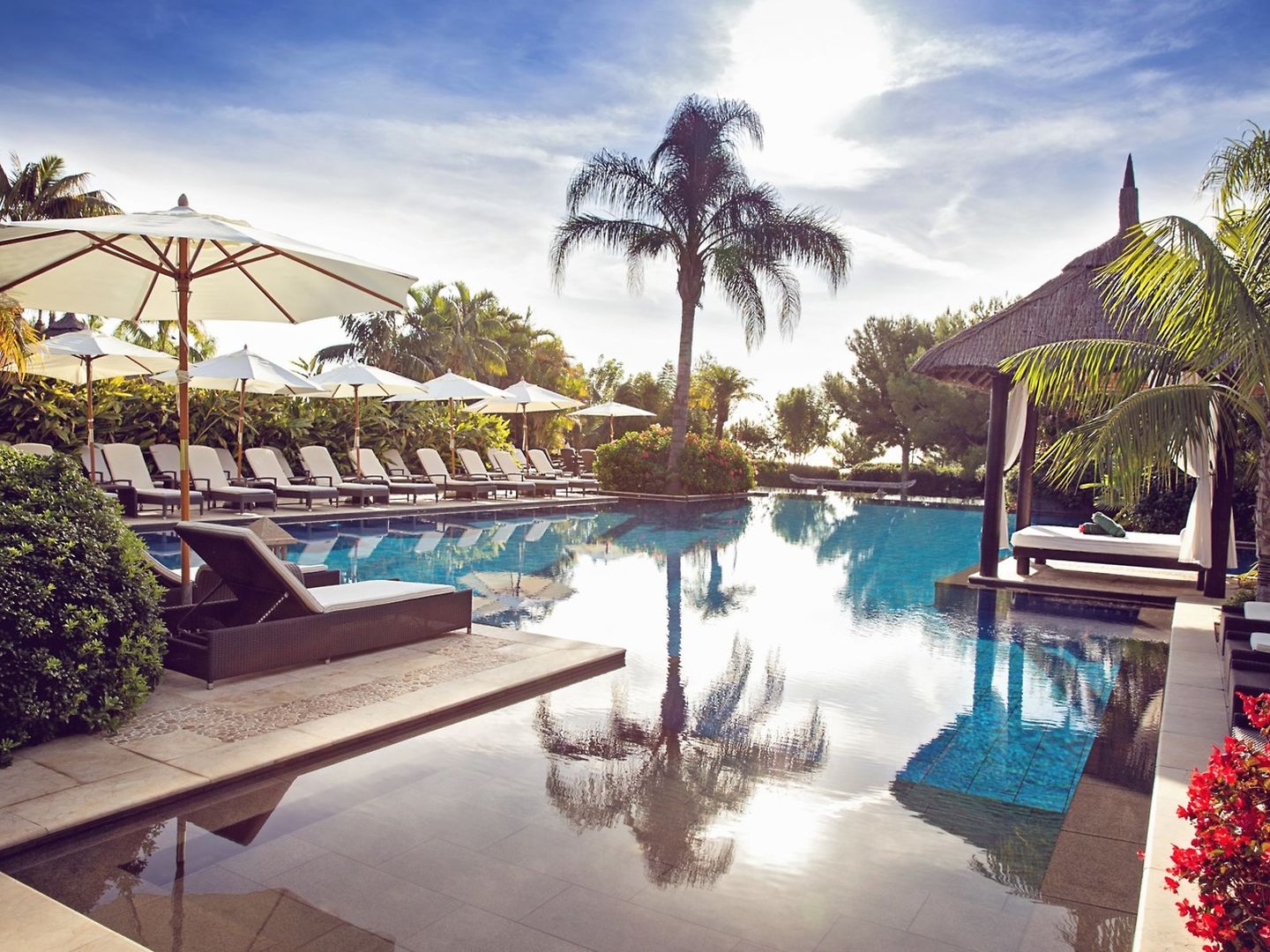Asia Gardens Hotel / A Royal Hideaway Hotel 