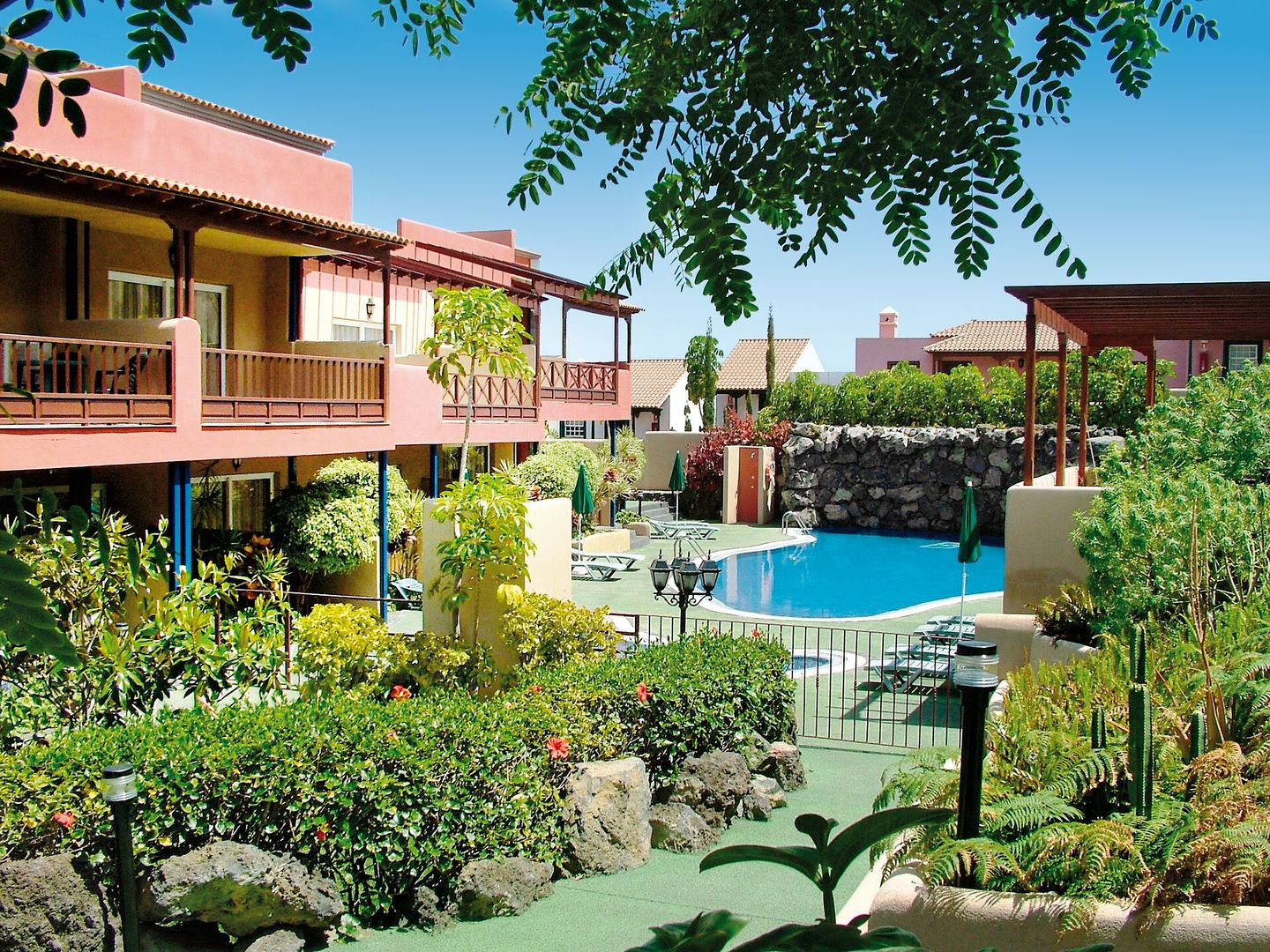 El Cerrito Apartamentos