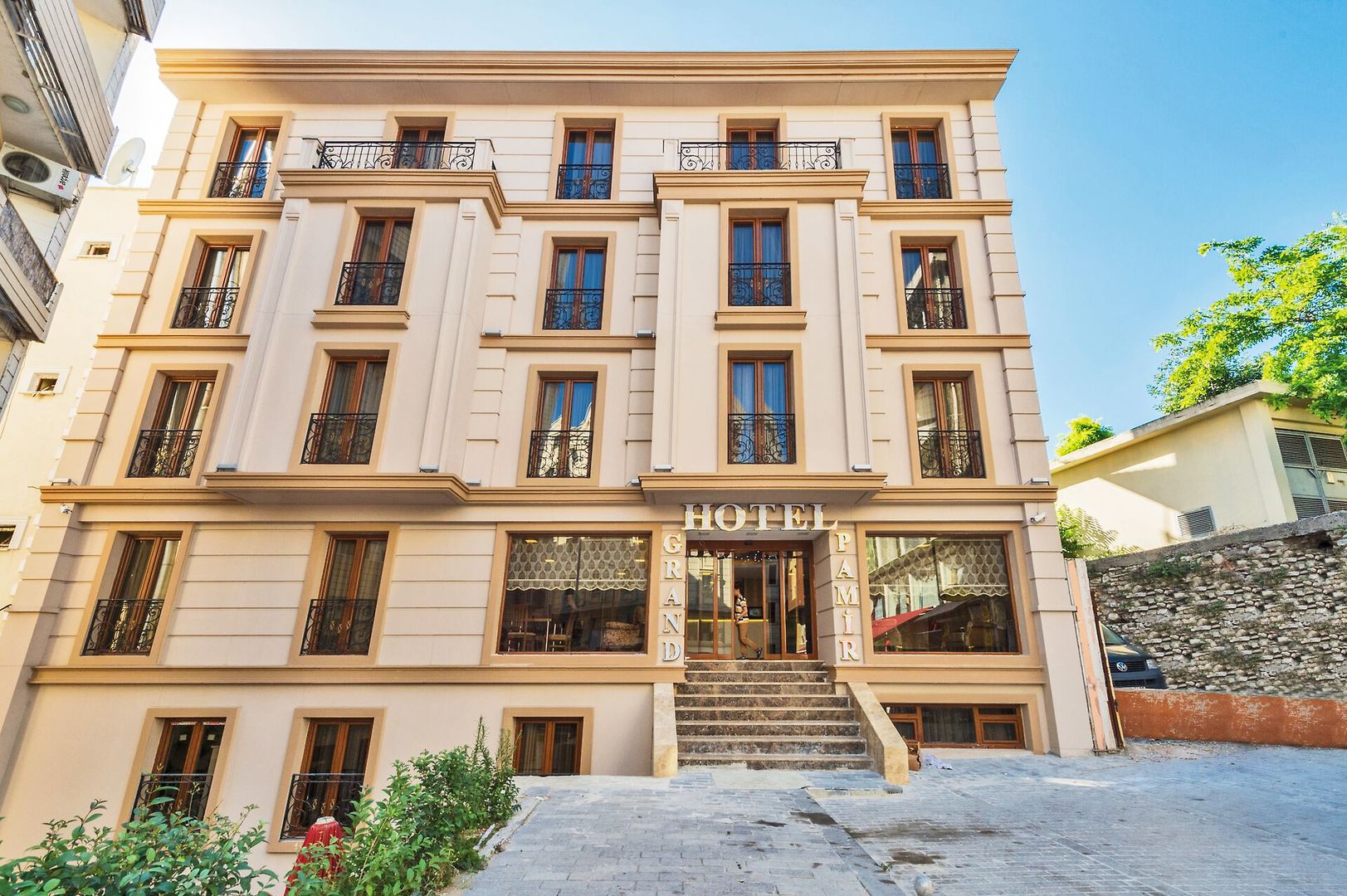 Hotel Grand Pamir