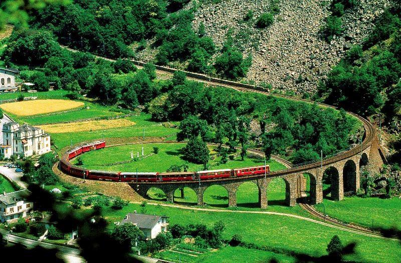 Ze subtropického Švýcarska k vrcholům 4tisícovek s jízdou Bernina Express