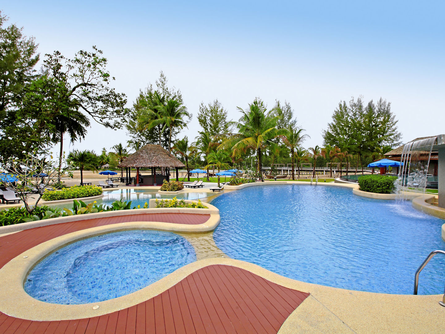 Apsara Beachfront Resort & Villas