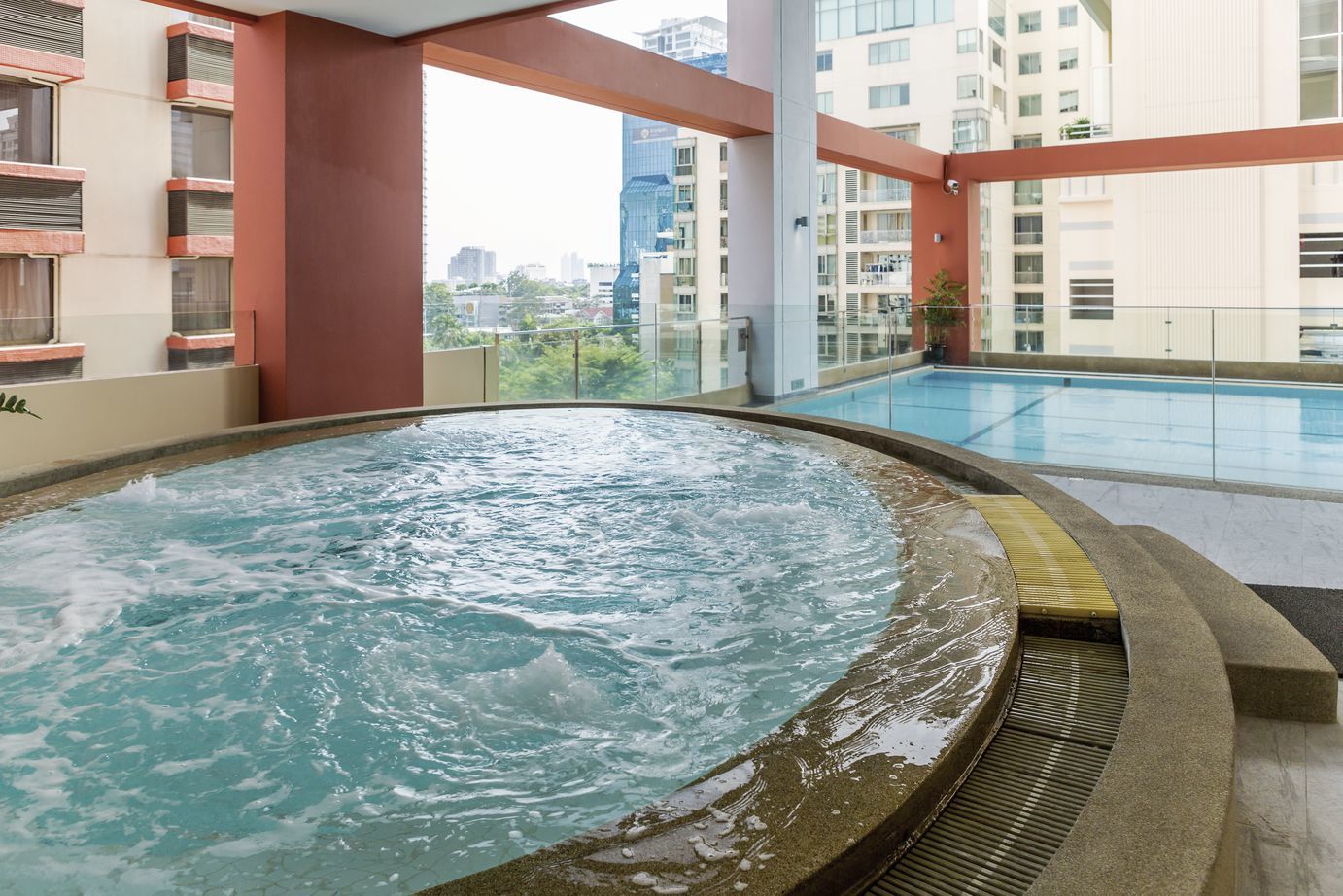 Bandara Suites Silom