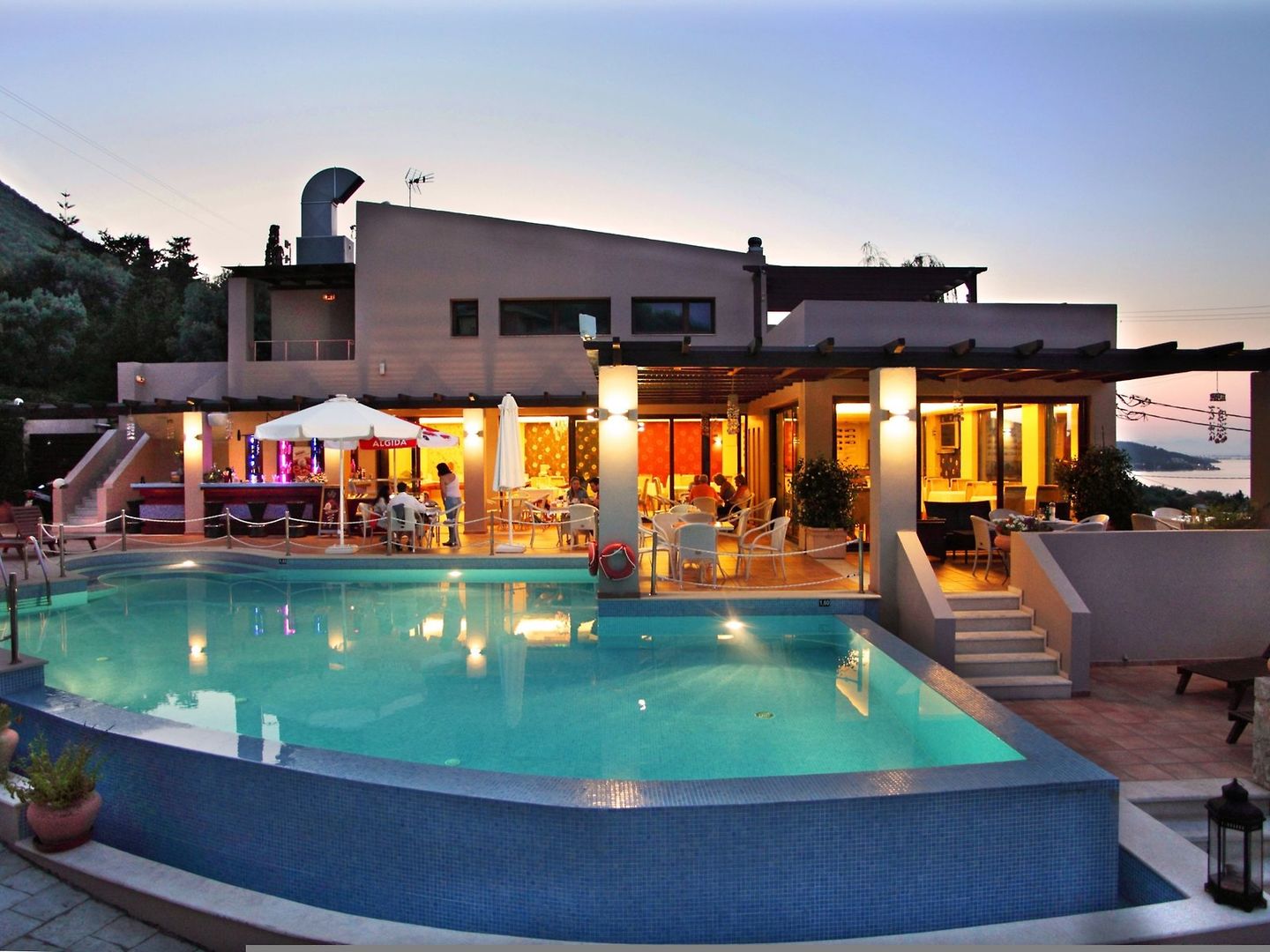 Tesoro Hotel Nikiana