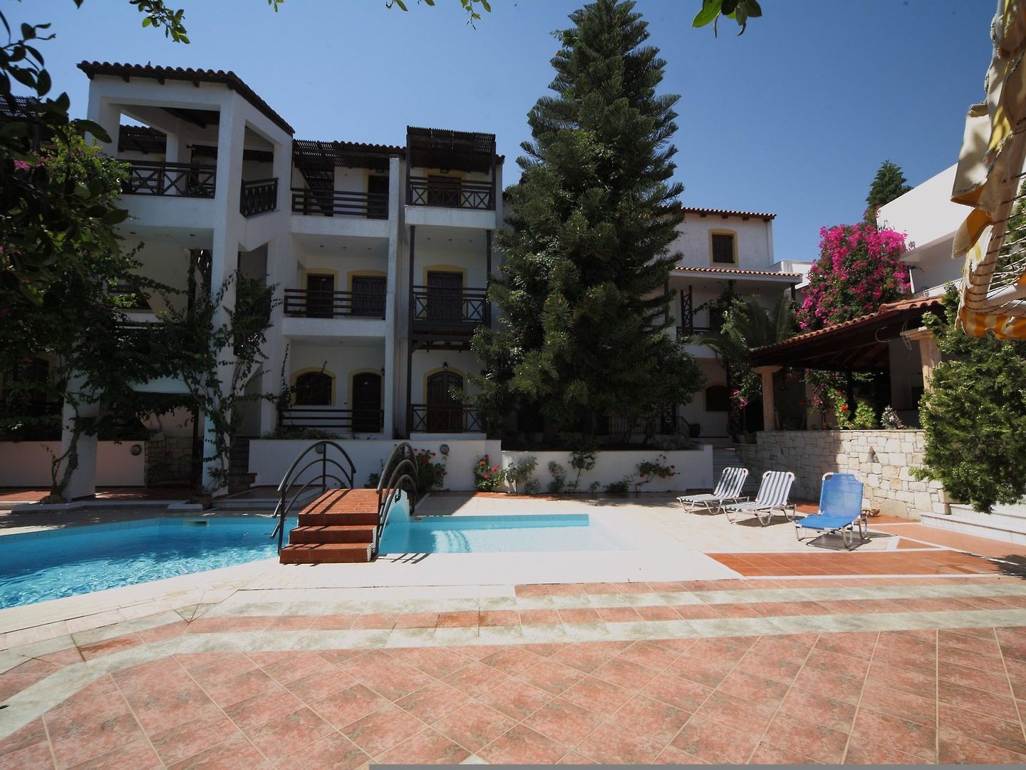 Rena Apartments 