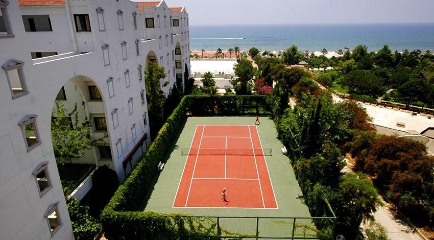 Cesars Resort Side