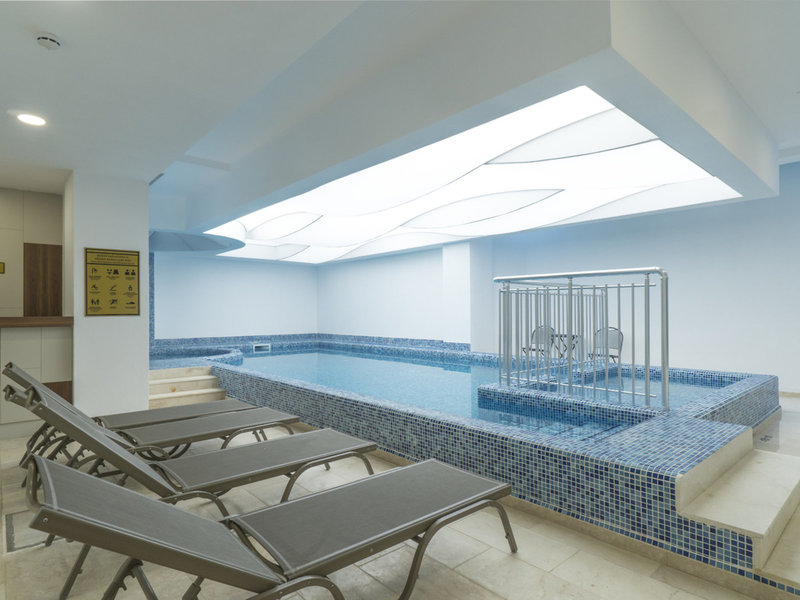 Acroter Hotel & Spa