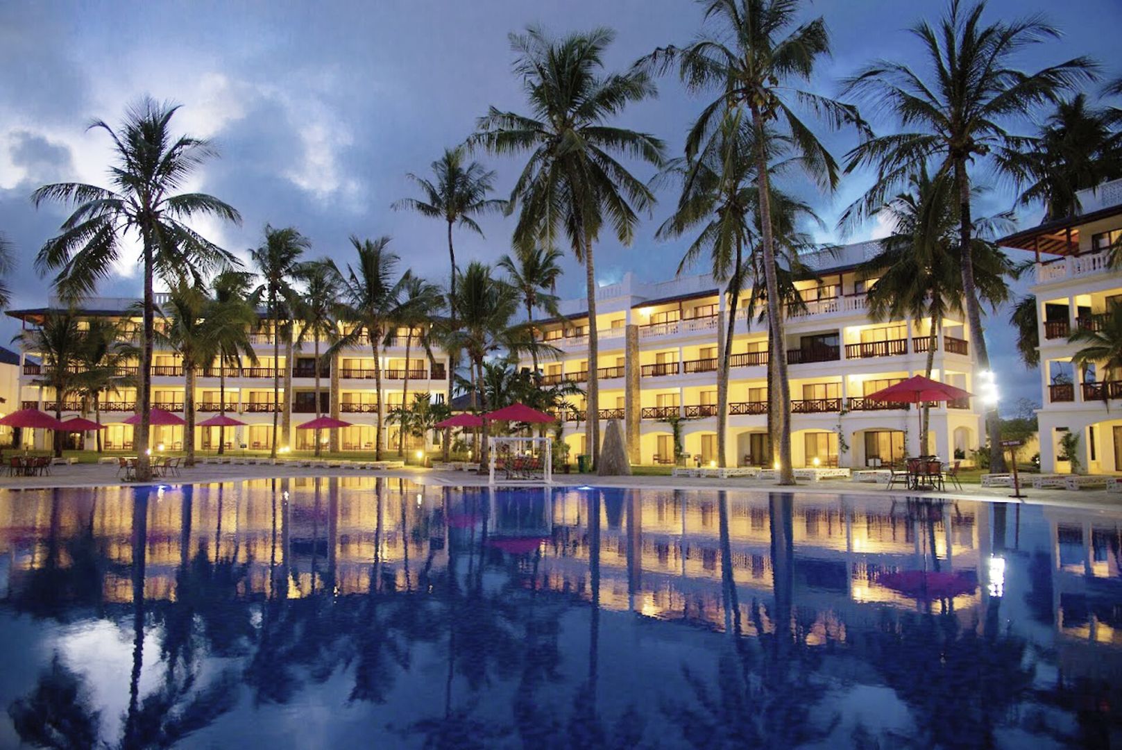 PrideInn Paradise Beach Hotel 