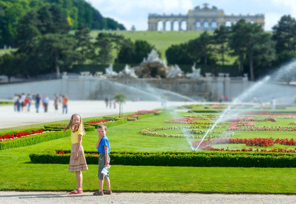 Vídeň pro děti - zoologická zahrada Schönbrunn a zábavní park Prater