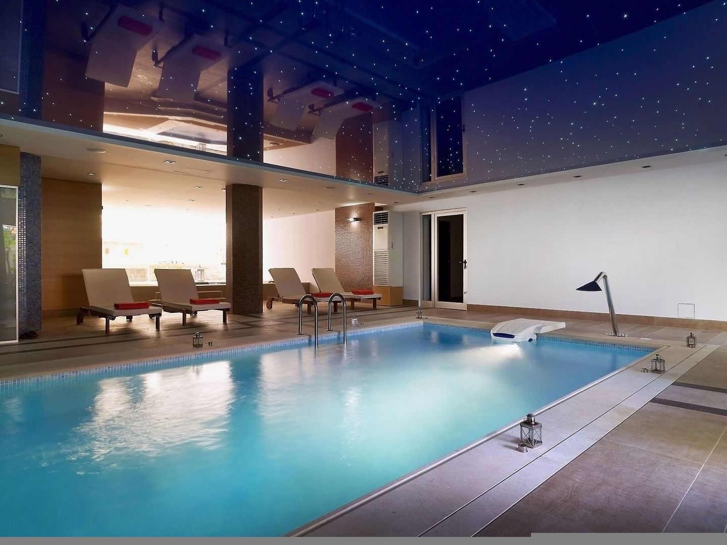 Macaris Suites & Spa