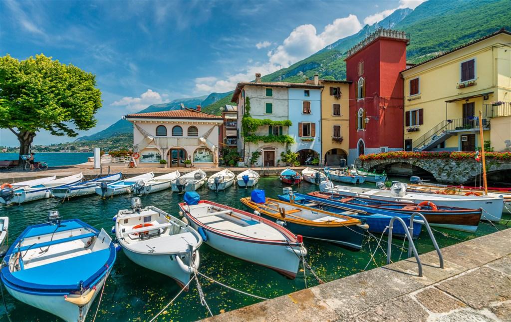 Lago di Garda a večerní Verona