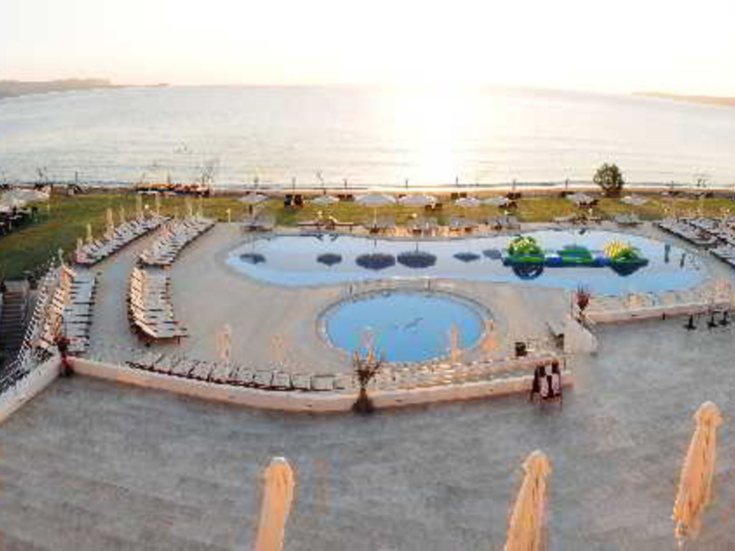Kiani Beach Resort 