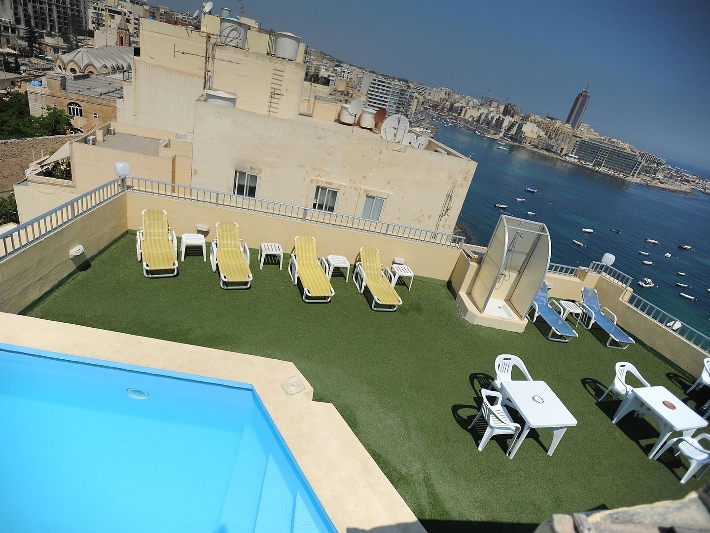 Carlton Hotel