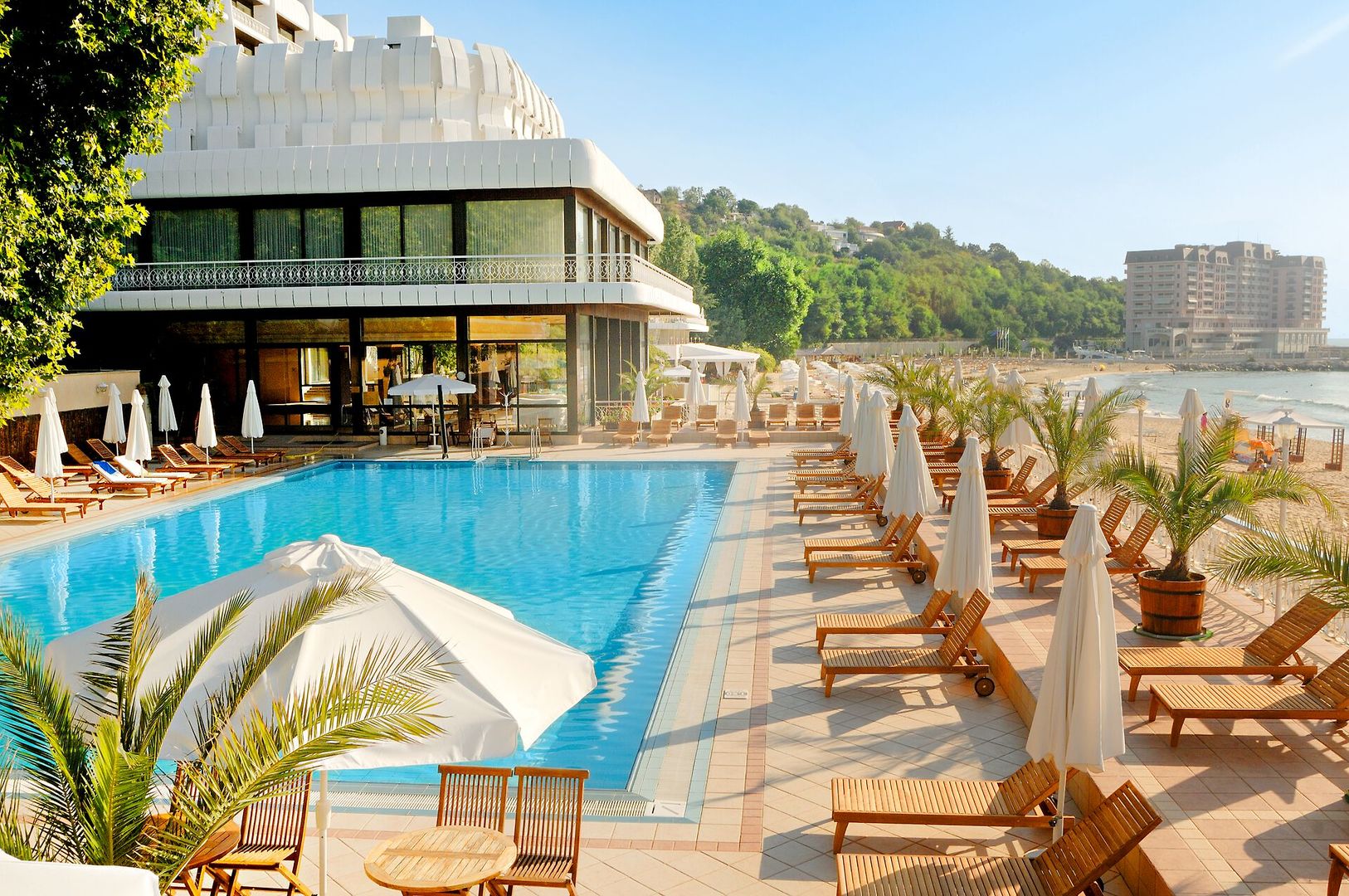 Hotel Palace Sunny Day 