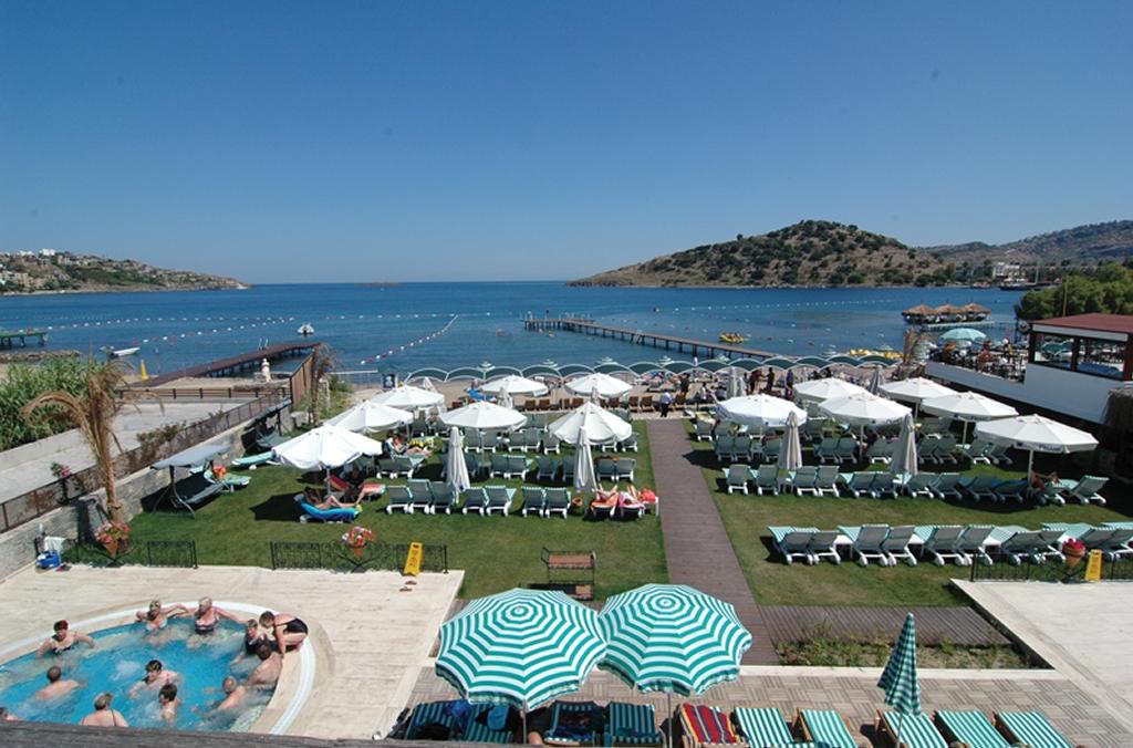 Cactus Fleur Beach Club