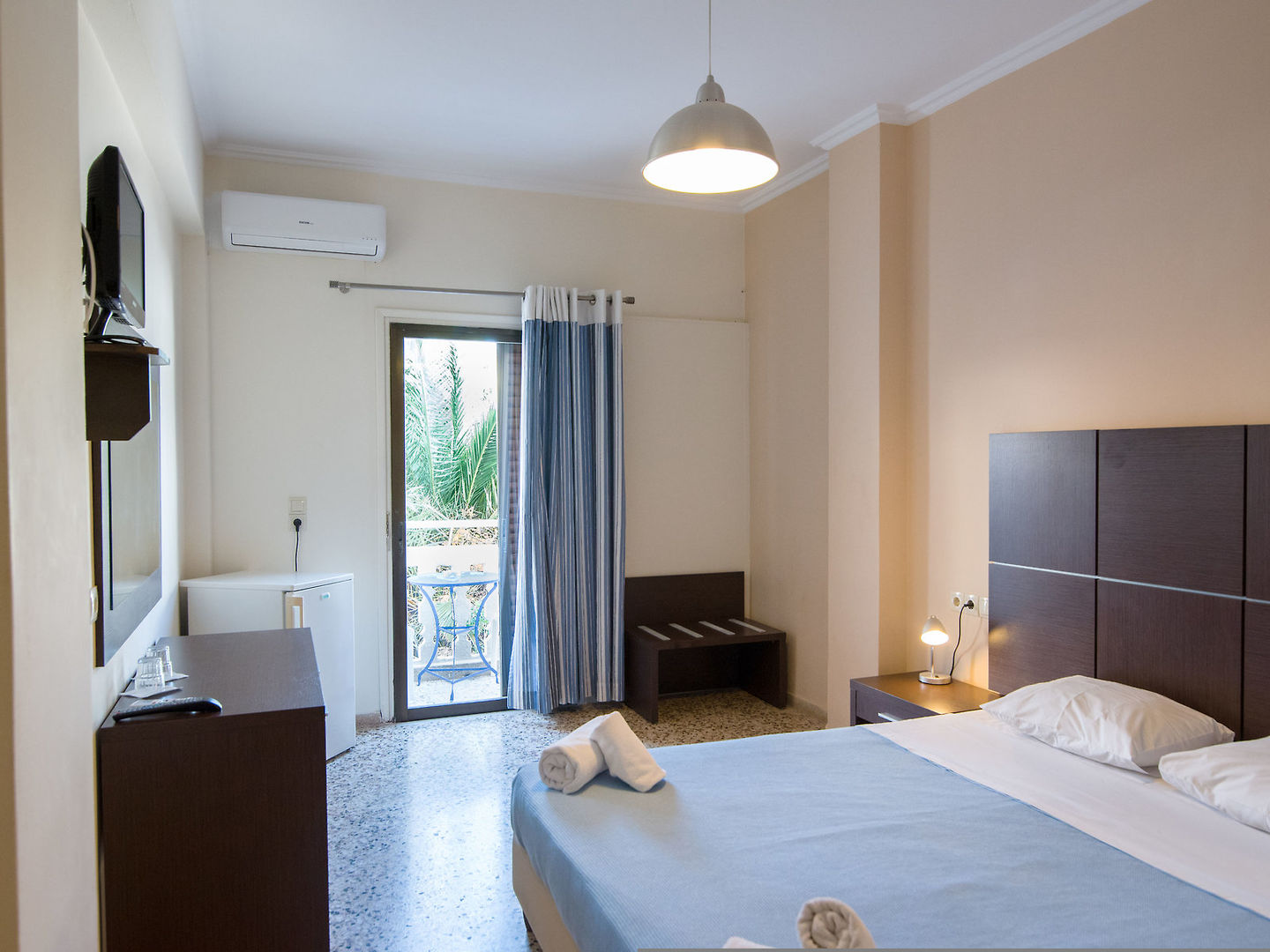 Kamari Blu Boutique Hotel