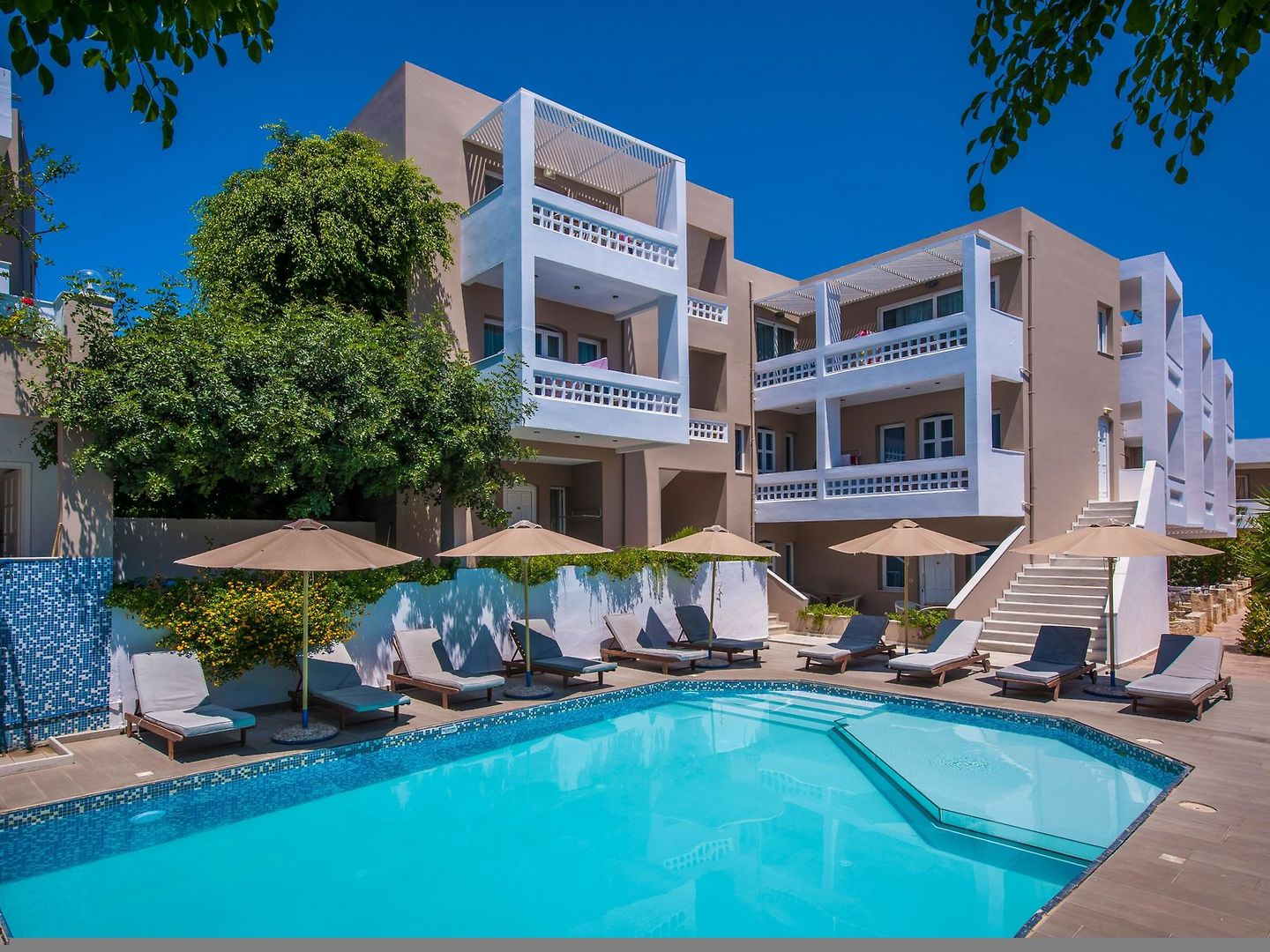 Troulis apartments