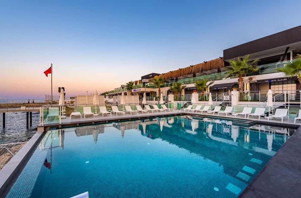 White City Beach Hotel