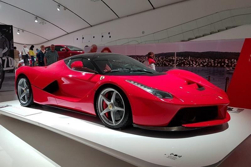 Za vínem i auty Ferrari, Kaplickým a městy UNESCO
