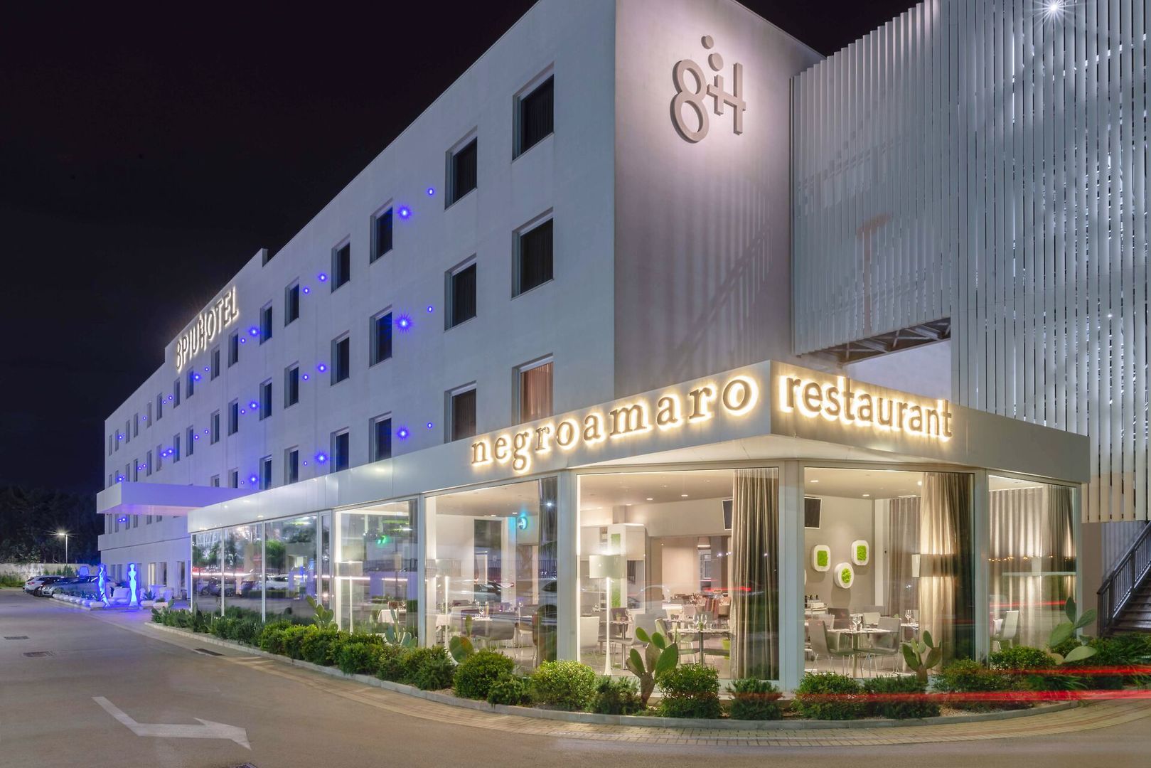 8PIUHOTEL 