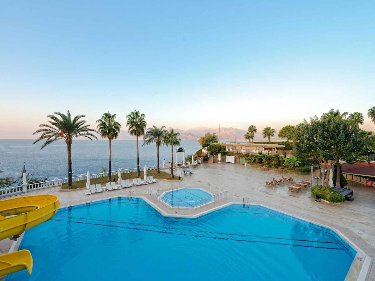 Adonis Hotel