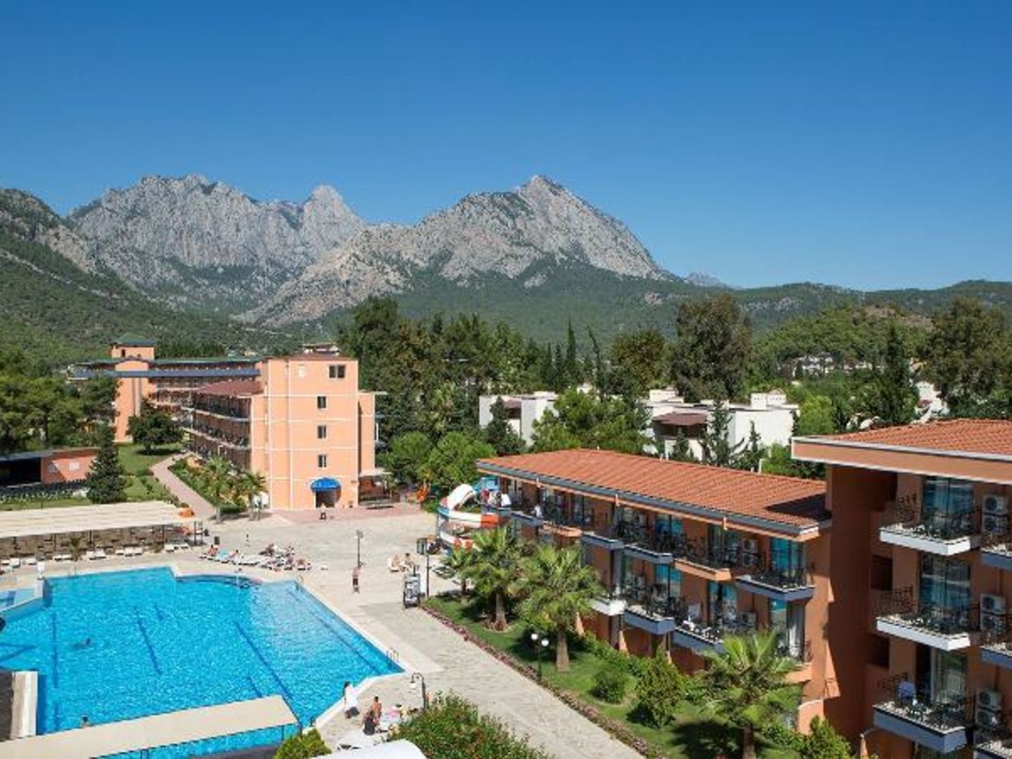 Armas Garden