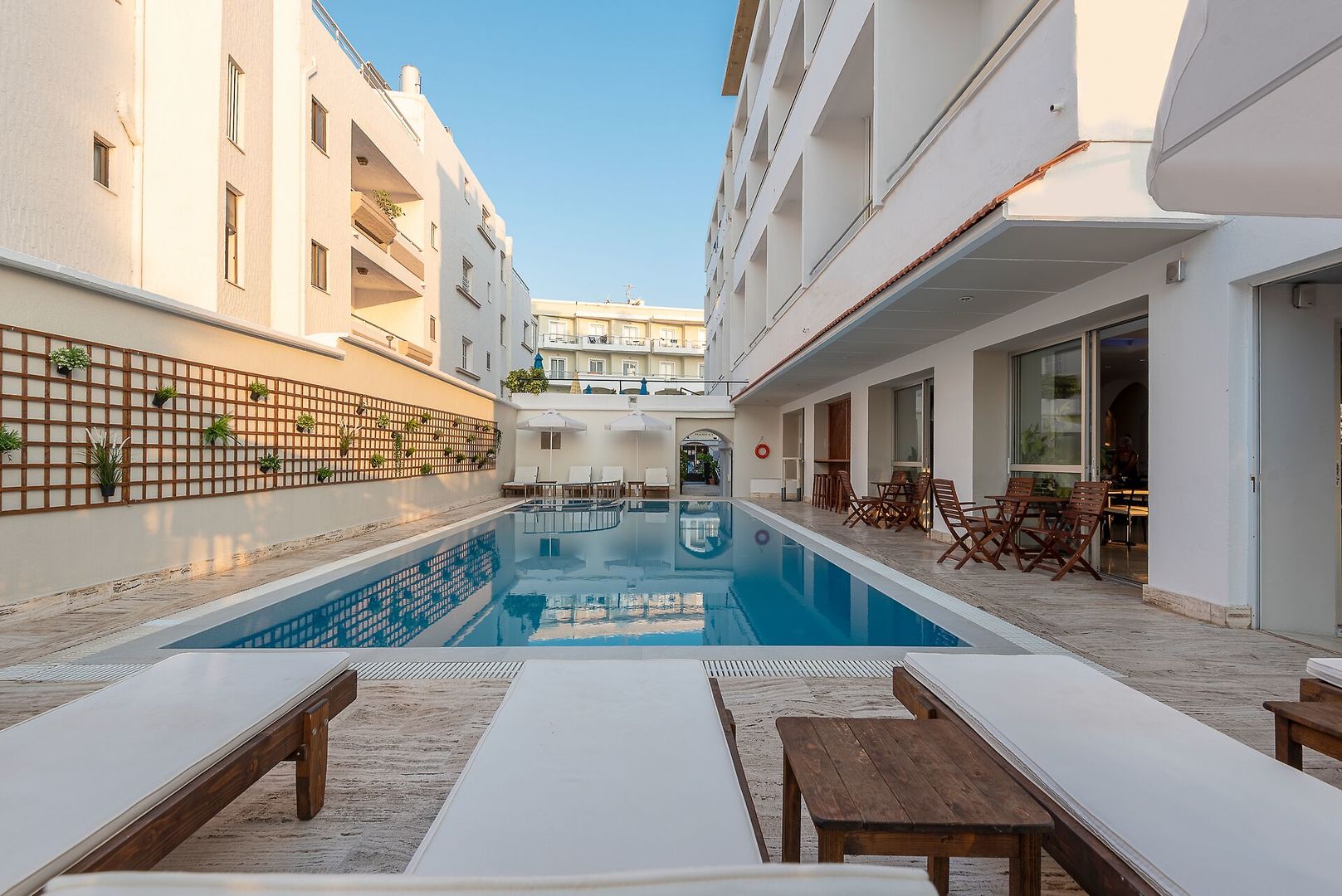 Zephyros Hotel