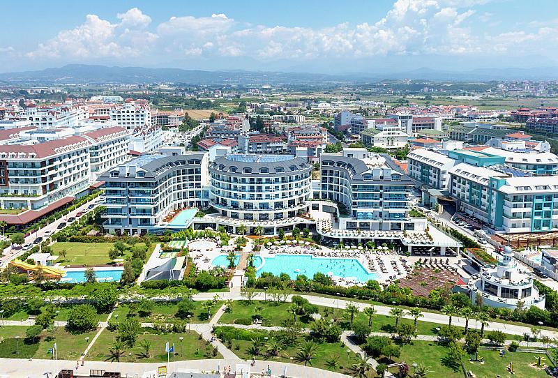 Commodore Elite Suites & Spa