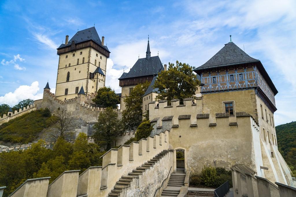 Karlštejn, Koněpruské jeskyně a Velká Amerika