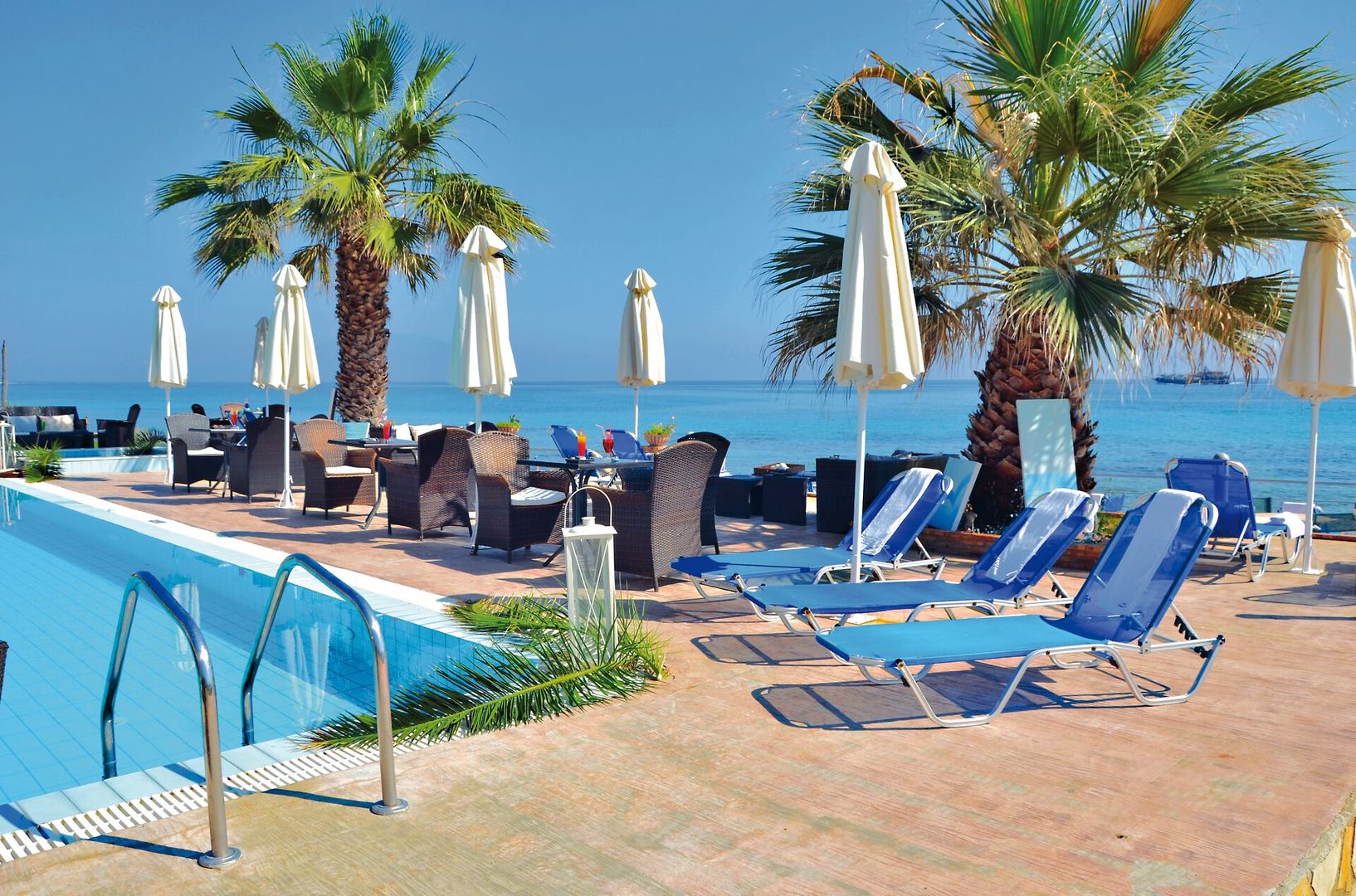 Belussi Beach Hotel & Suites