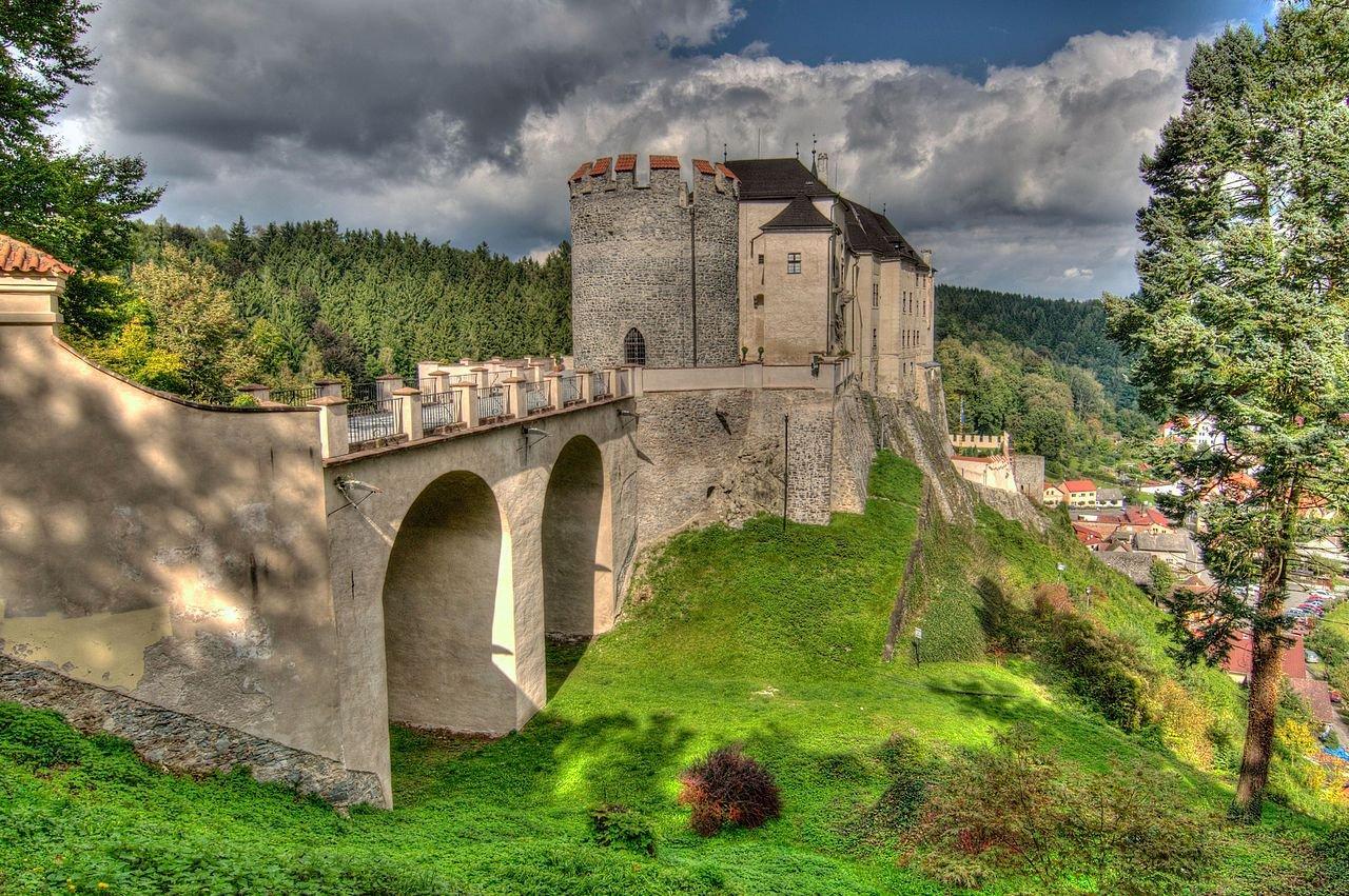 Hrad Český Šternberk, Sázavský klášter