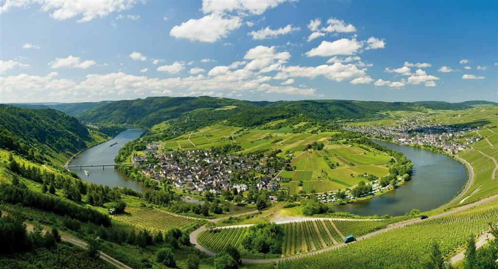 Vinicemi Mosely, údolím řeky Saar a vulkanickou krajinou Eifel
