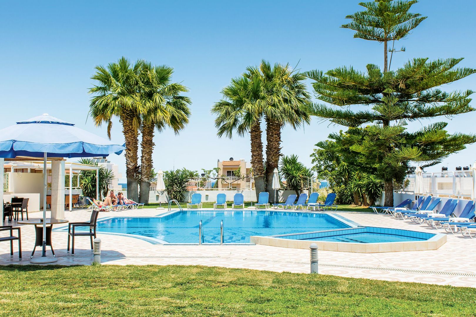 Manolis Apartments