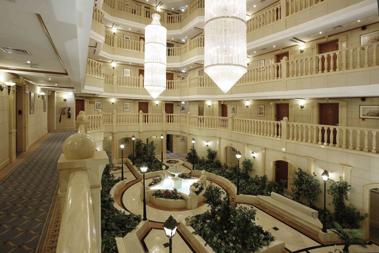 Carlton Palace Hotel 