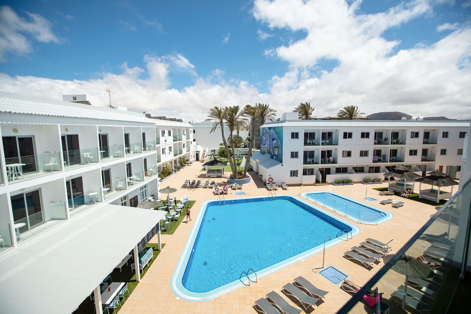 Surfing Colors Aparthotel