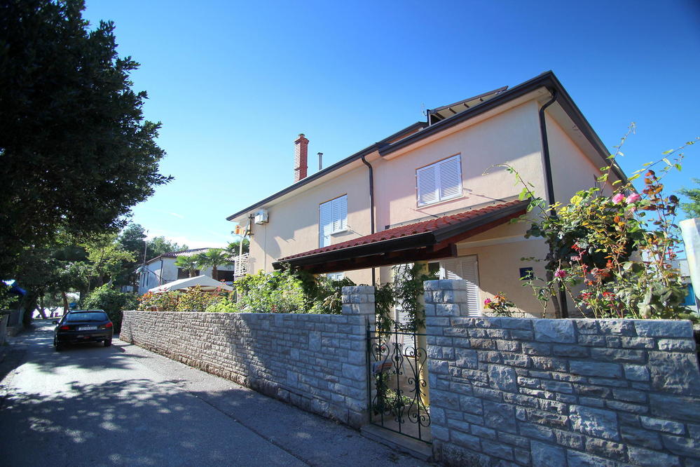 Vila 1348-57-1