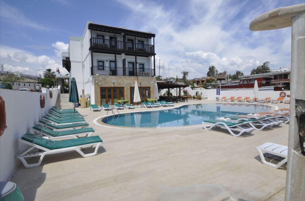SALINAS BEACH HOTEL