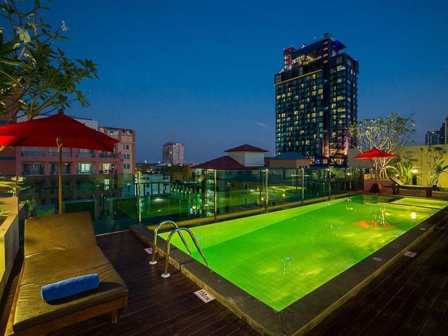 Sunshine Hip Hotel