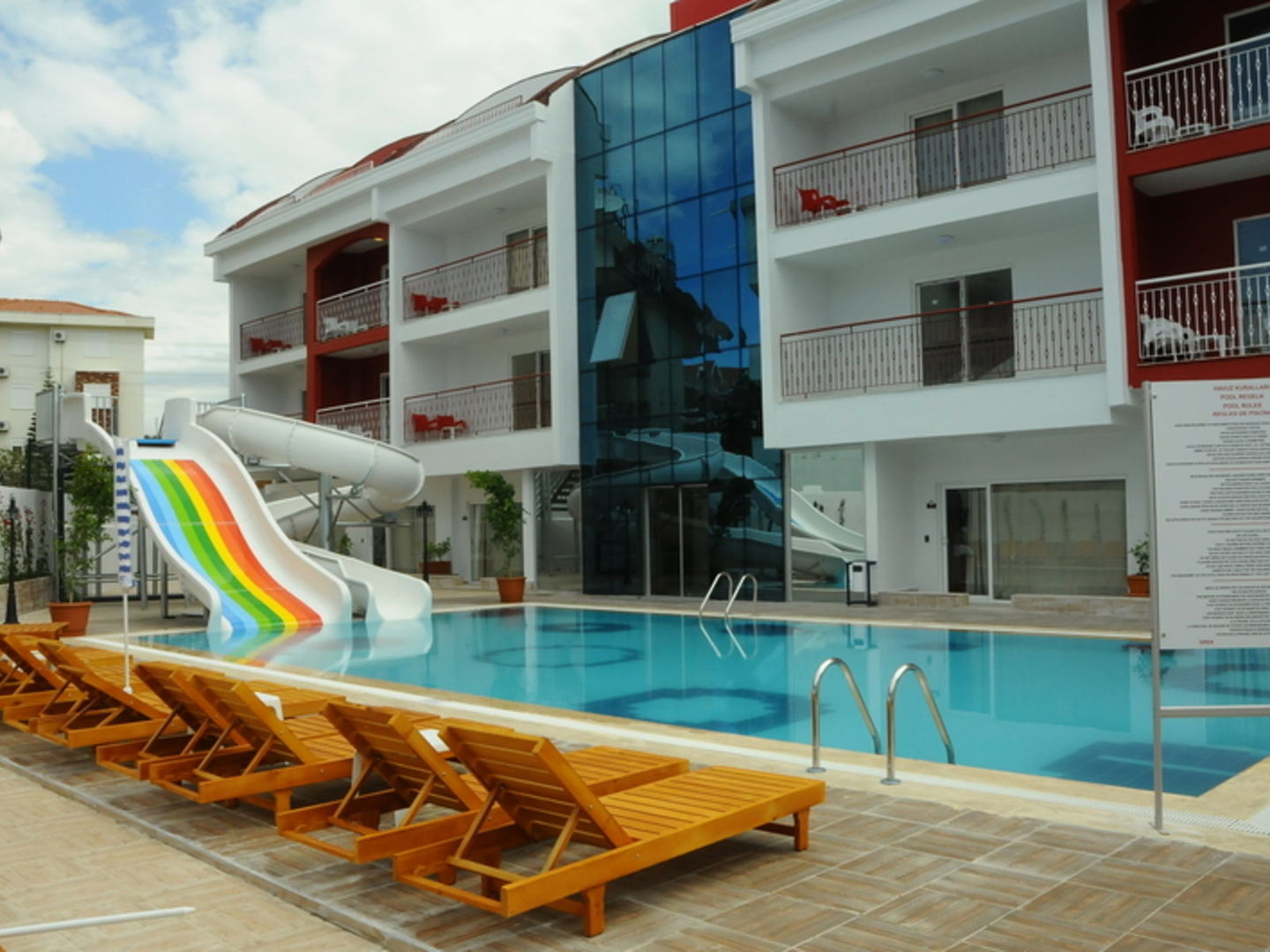 Side Legend Hotel