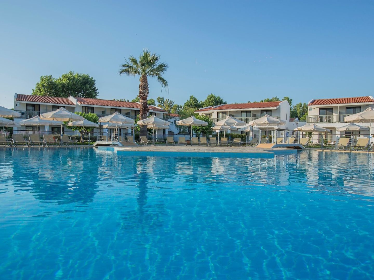 Golden Coast Hotel & Bungalows 