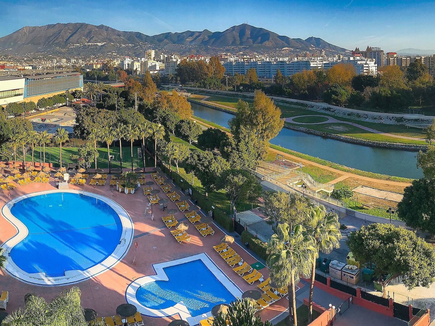 APARTAMENTOS FUENGIROLA BEACH