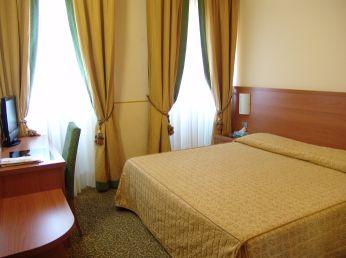 Hotel Kristal 3*, Miláno - letecky