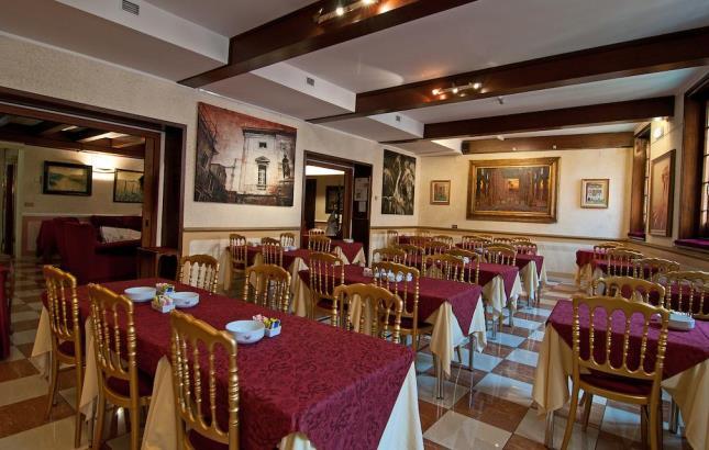 La Fenice Et Des Artistes