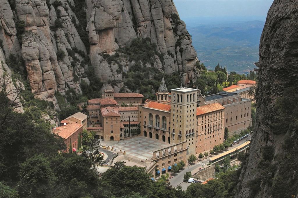 Barcelona A Montserrat S Pobytem U Moře Let