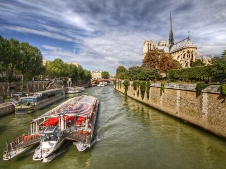 Paříž a zámky na Loiře, letecky