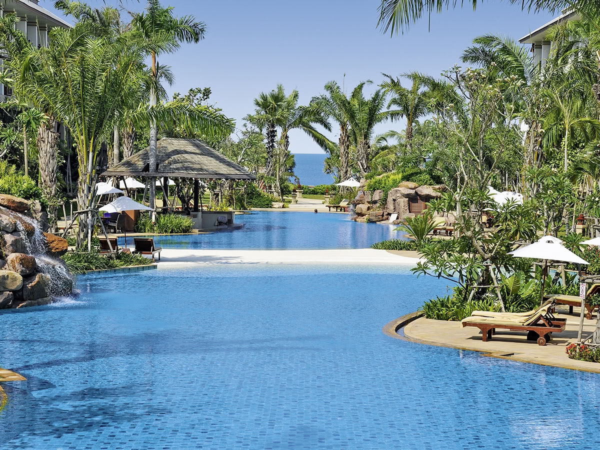 Ravindra Beach Resort & Spa