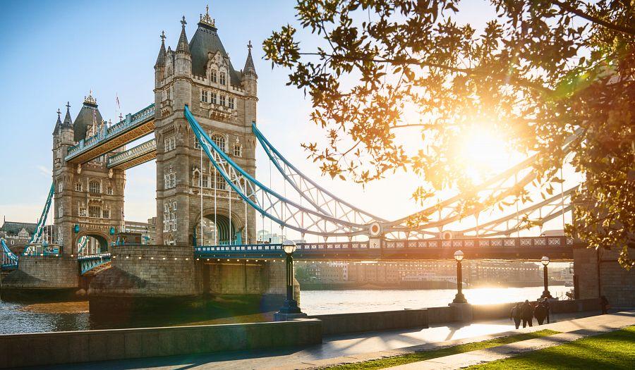 Londýn pro milovníky vojenství + HISTORICKÉ DOKY V PŘÍSTAVU PORTSMOUTH (letecky